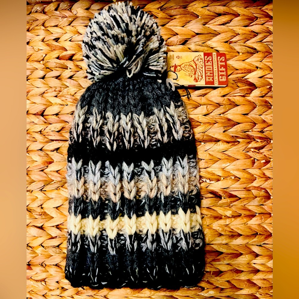 Andes Gifts NWT Altiplano Alpaca Knit Pom Beanie